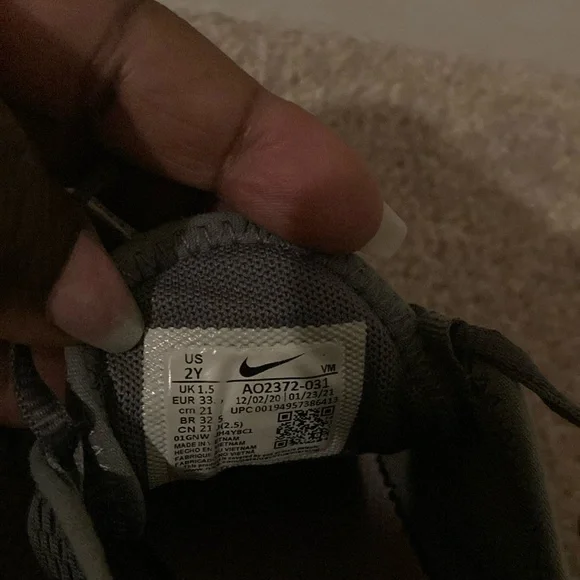 Nike Kids Air Max Gray and Pink Shoes - Picture 8 of 9